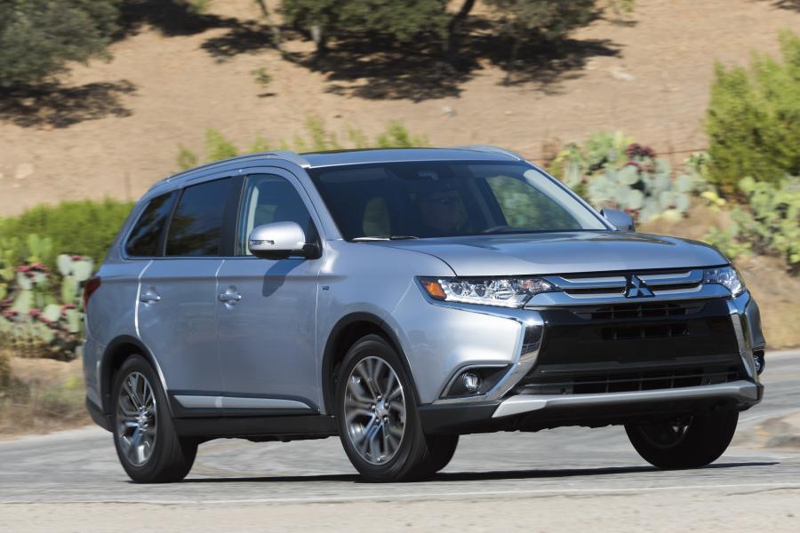  Mitsubishi Outlander GT 2016 года  (фото 10 из 56)